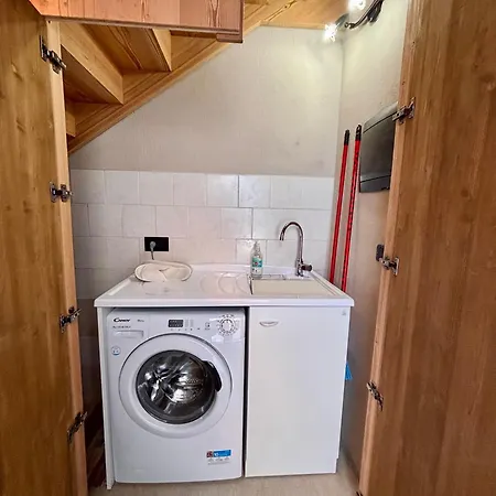 بيت للعطل La Casa Dello Scoiattolo Cir Comunale N 20 غريسان